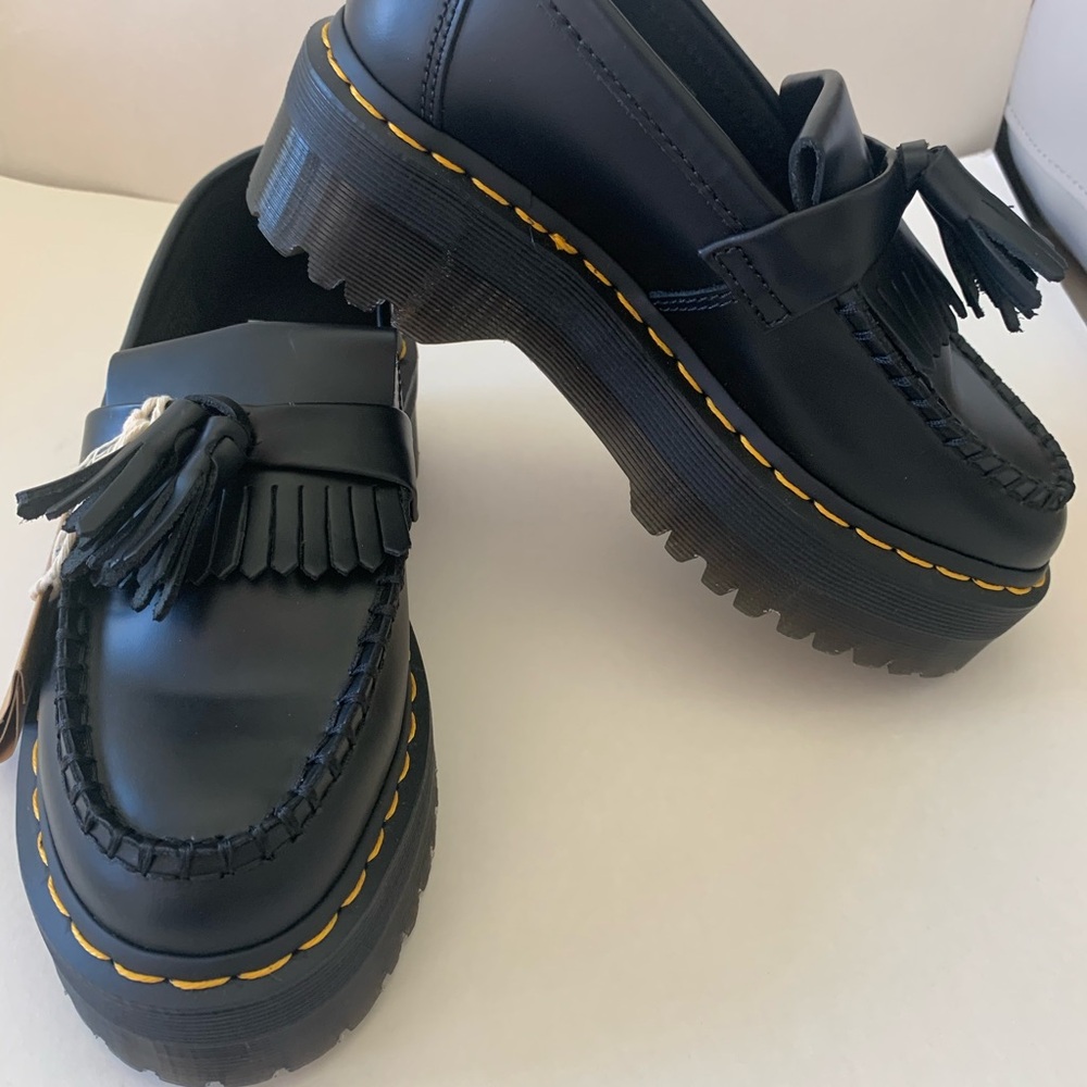 NWT Dr. Martens Adrian Quad Leather Platform Tassle Black Loafers Size 5 - Picture 3 of 6